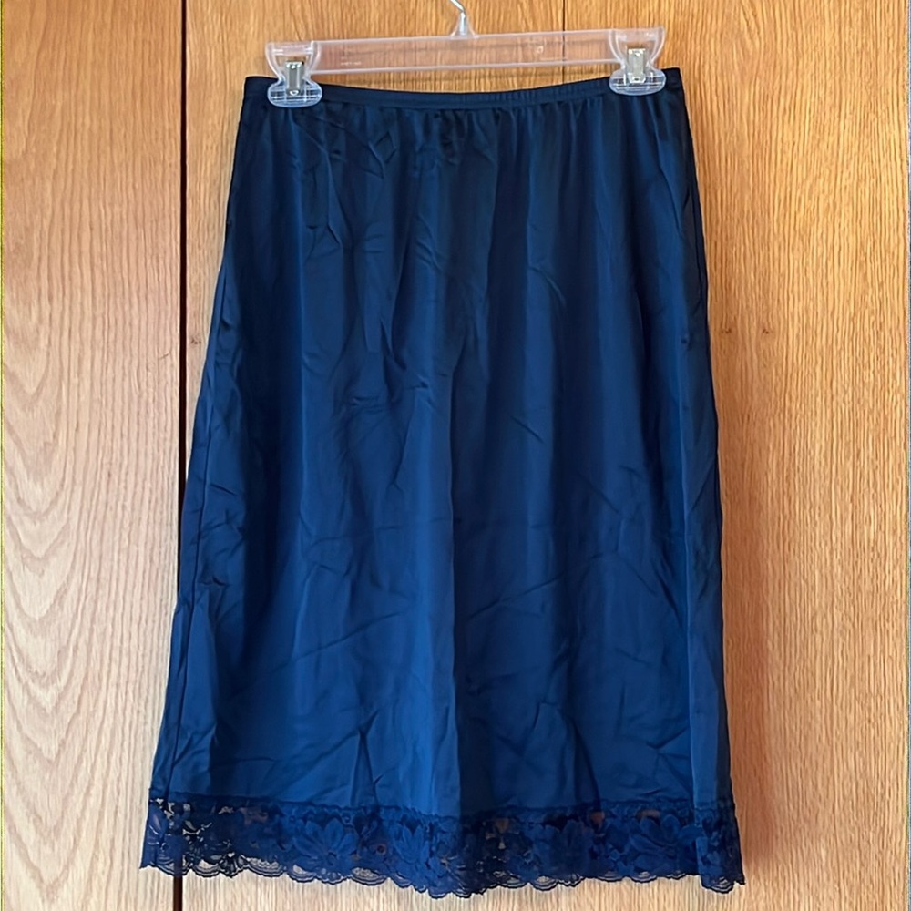 Lorraine USA MADE satin MED vintage navy blue lace trim nylon half slip EUC